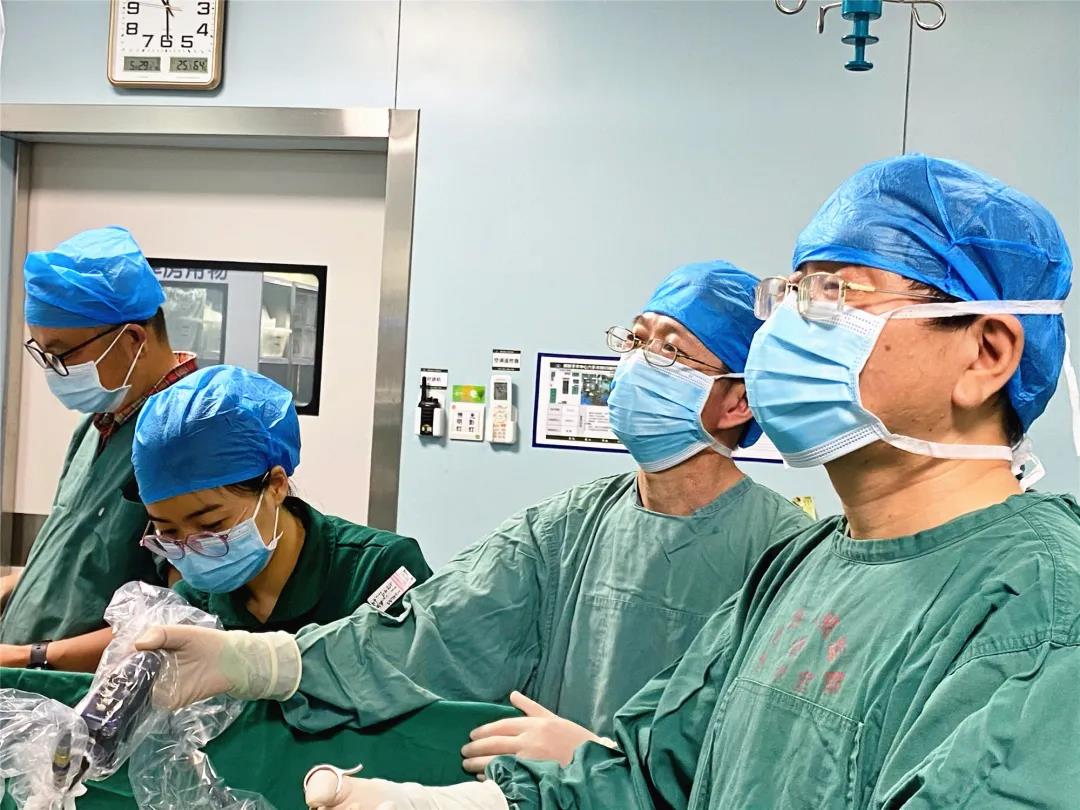 隆回：误吞竹签导致回肠穿孔，腹腔镜下消化道穿孔修补转危为安