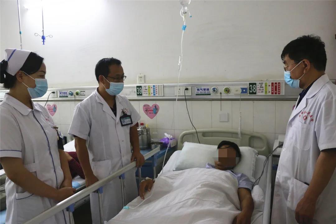 隆回：小伙不慎钢筋穿腹病情紧急，外科急诊手术探查转危为安