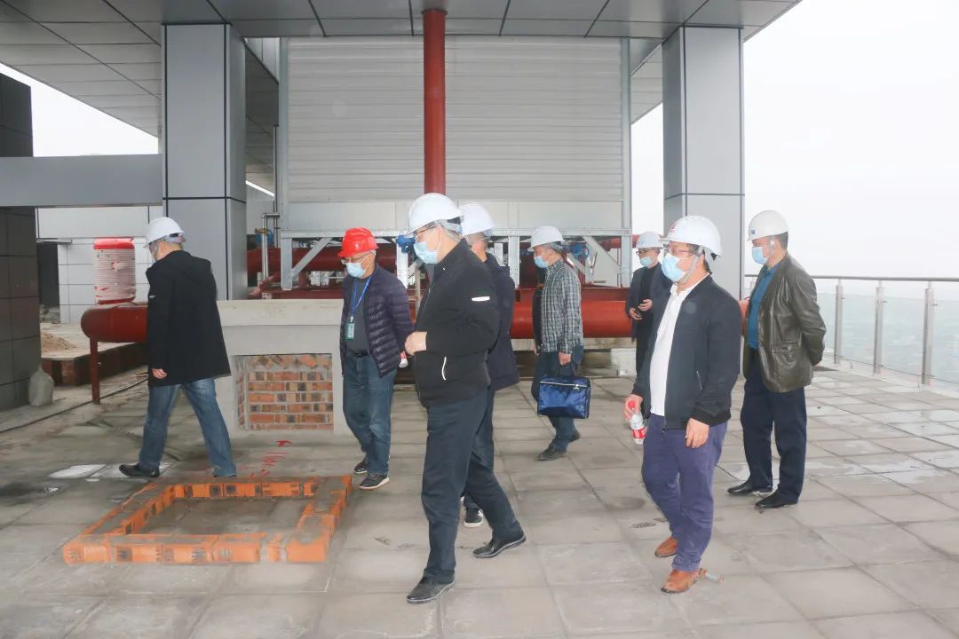 县卫健局王觉民书记至我院工地现场督查施工建设情况