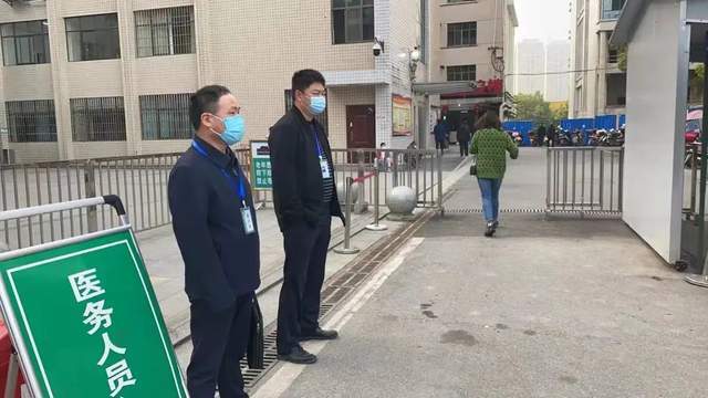 隆回县人民医院：严格落实疫情防控要求，党员志愿者冲锋在前