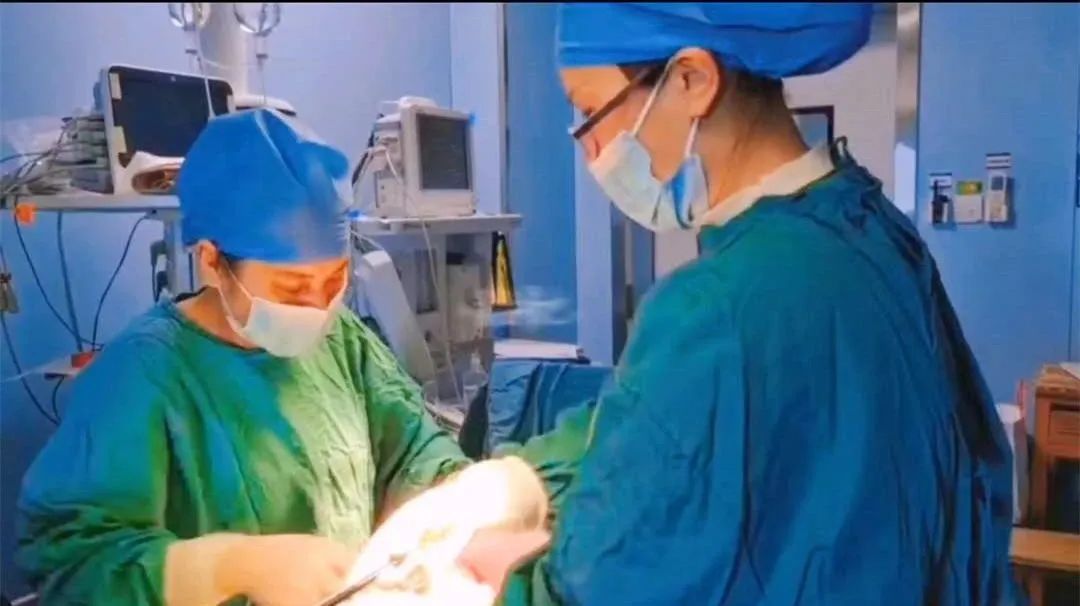 隆回县人民医院：当产妇碰上阑尾炎、脐尿管畸形，多学科协作3个手术同台完成