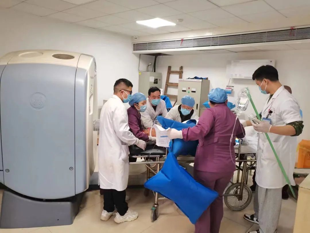 争分夺秒！隆回县人民医院创伤中心成功救治车祸导致多脏器重伤少年