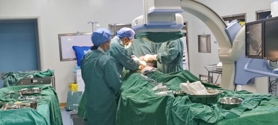 隆回县人民医院外科成功完成首例下肢动脉急性栓塞“介入+外科”杂交手术