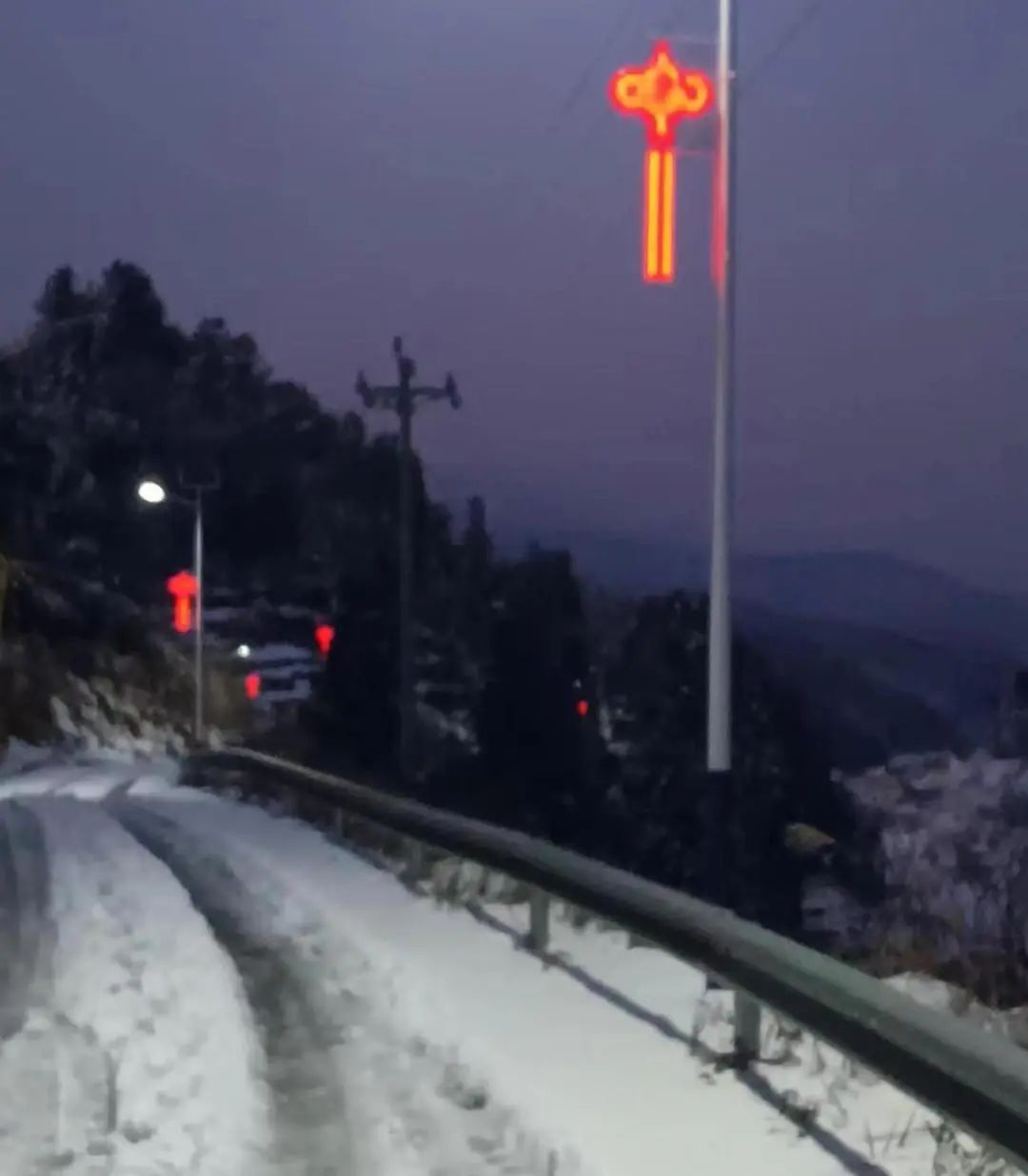 隆回县人民医院捐赠120盏路灯照亮乡村振兴路