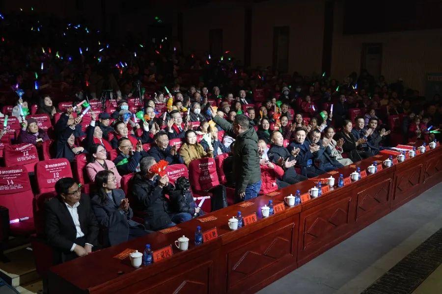迈步三甲路，共筑新辉煌——隆回县人民医院成功举办晋升三级甲等综合医院揭牌仪式暨元旦文艺晚会