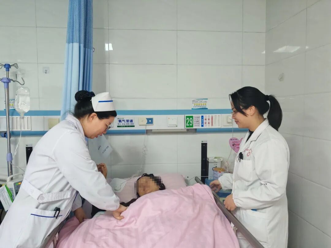 隆回：脑血管畸形破裂出血开颅手术后，偏瘫的她在36岁"高龄"那年又生了4胎