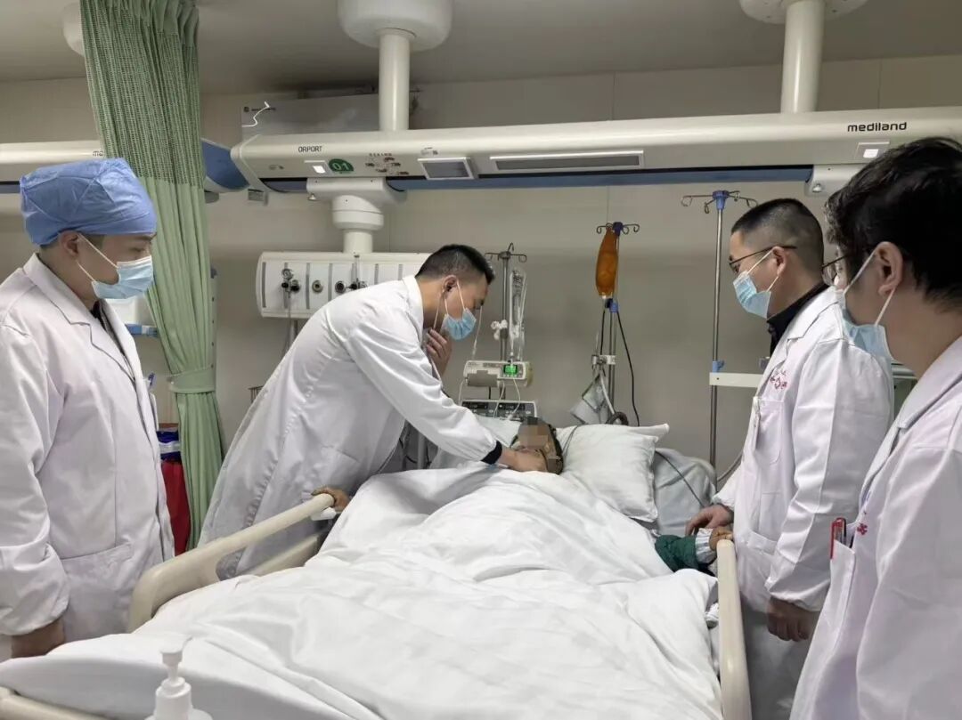 看见·坚守·荣光 ▏三个瞬间，读懂医者的白天与深夜——隆回县人民医院2026年医师节特刊